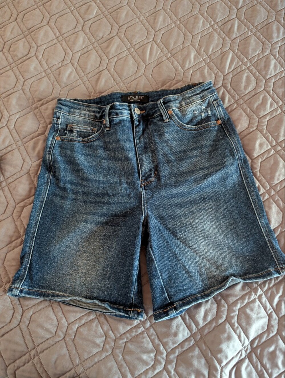 Judy Blue Denim  Shorts in Medium Blue